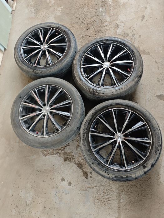 Продам Диски с резиной Weds Leonis R18  5*114,3 toyota