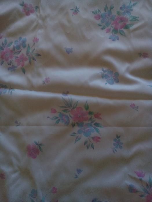 Продавам парчета платове