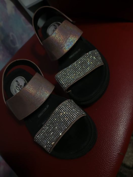 Продам обувь в отличном состояние