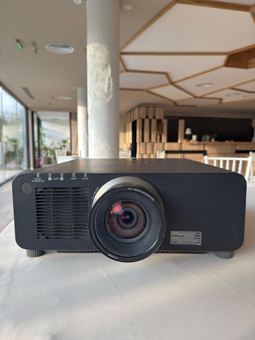 Videoproiector Panasonic PT-DZ870ELK