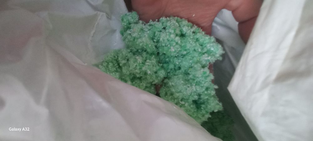 Жидкие обои зелёно-салатового цвета. 1.25 мешка итого 6-6.5 кг.