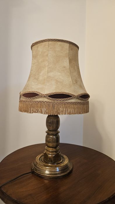 Vând două lămpi noptiere vintage lemn masiv