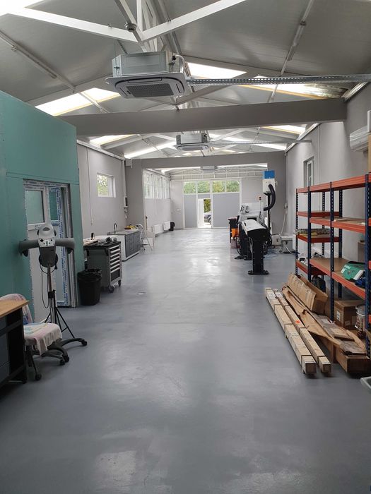 De inchiriat hala de productie ,spatiu comercial si de depozitare.
