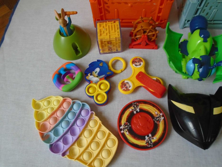 Figurine jocuri + ladite depozitare