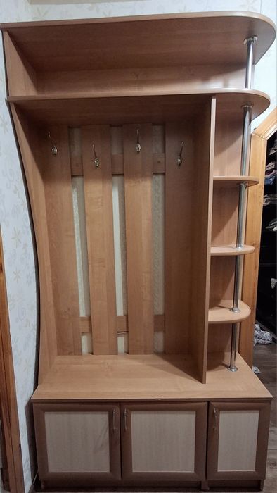 Продаётся шкаф в прихожую