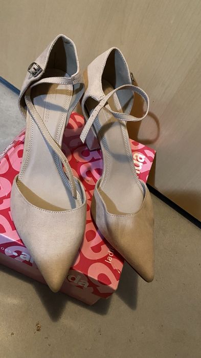 Sandale bej,noi  marime 41