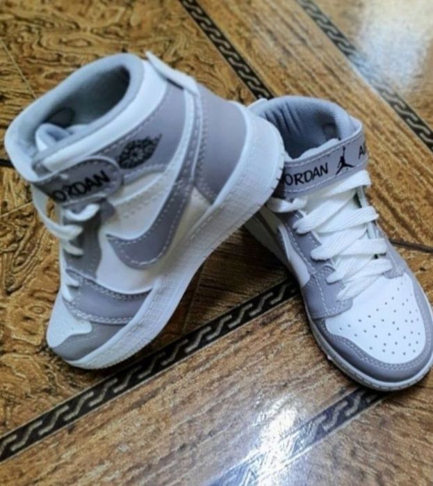 Lichidare stoc!Ghete jordan copii 31 si 32