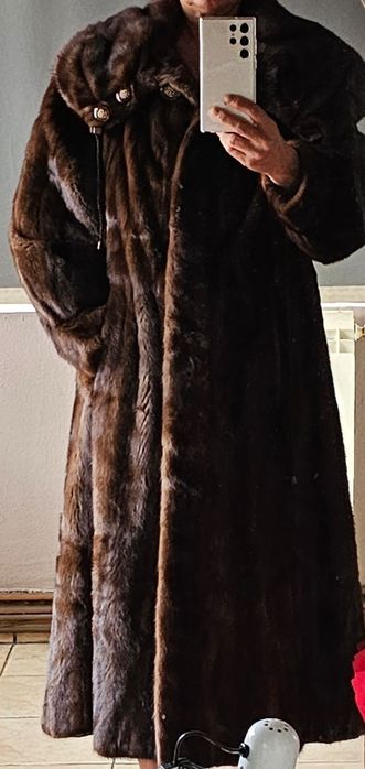 ПАЛТО- НОРКА, почти не е носено, аз съм 173 см, 68 кг -1200 лева