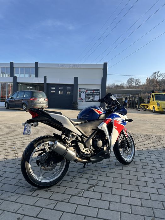 Vând sau schimb cu auto honda cbr 250r (2011)