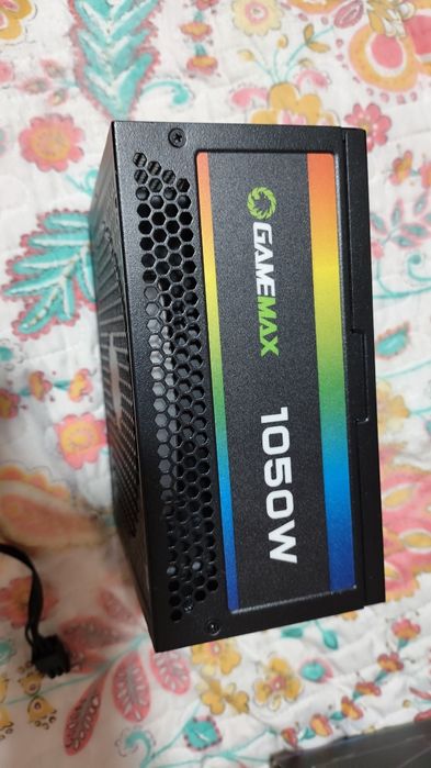 Блок питания Game Max RGB-1050Вт