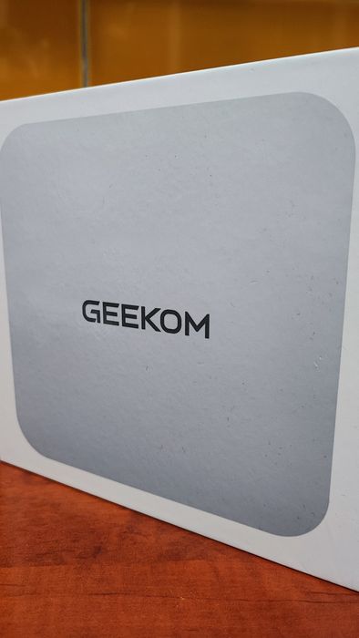Mini PC Geekom A9MAX Ryzen AI 9 HX 370 nou