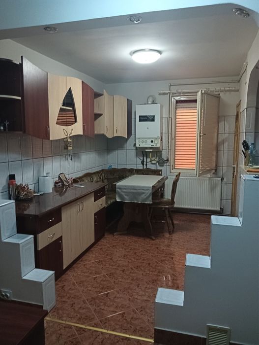 Apartament cu 3 camere de vânzare în b-dul Unirii, Reghin