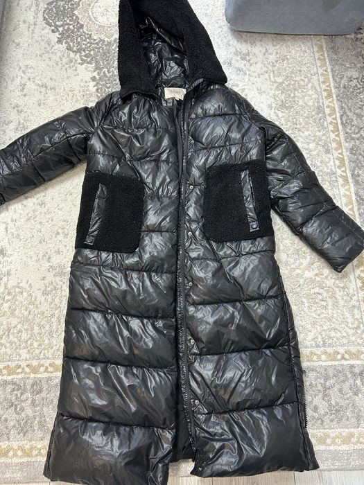 Пуховик в отличном состоянии по бокам замки