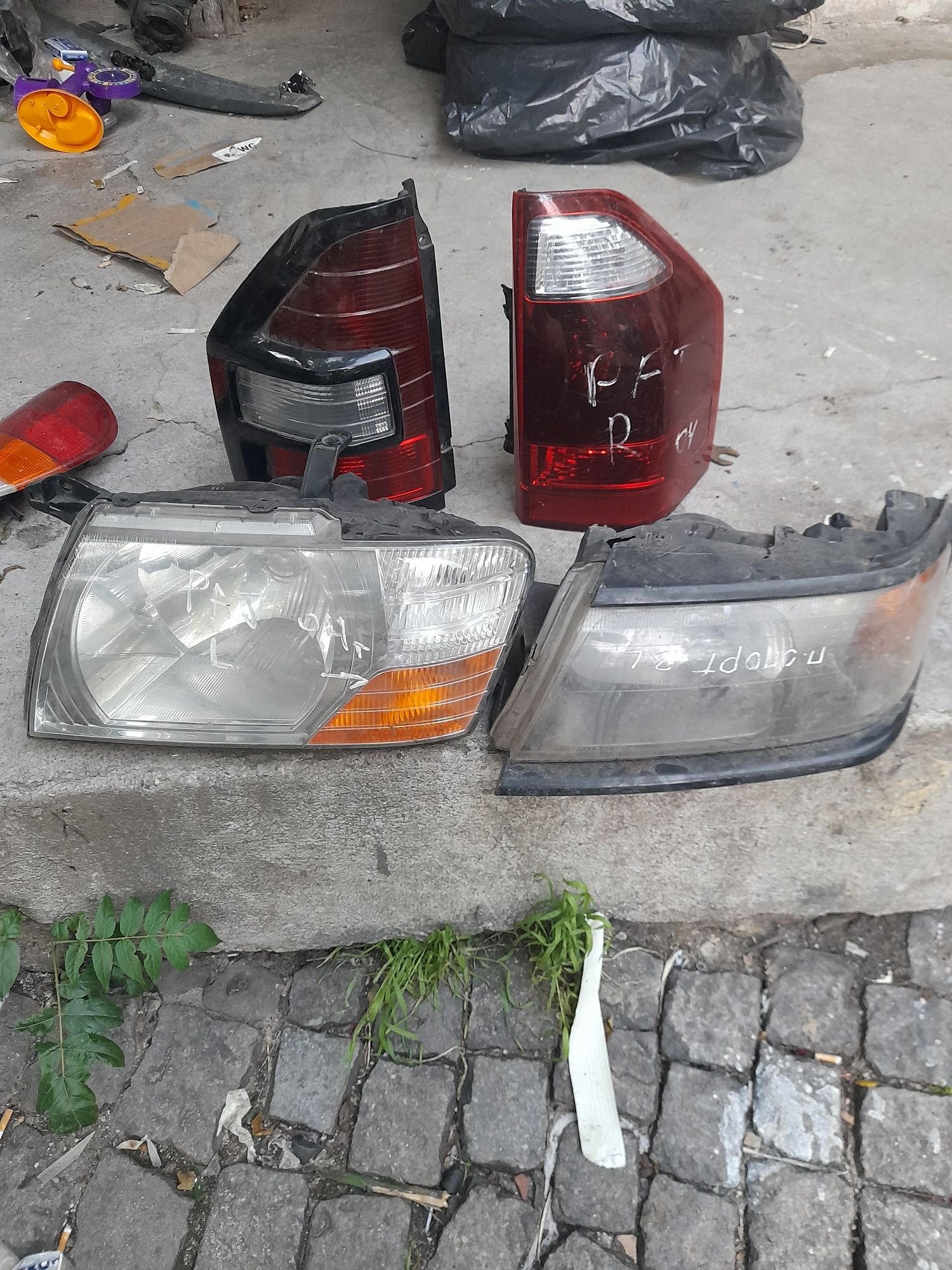 Фарове и стопове за Mitsubishi Pajero