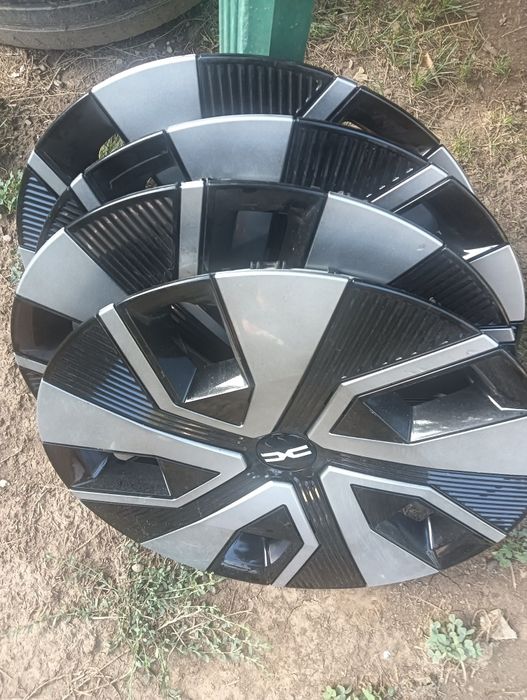 Vând capace pe 16 inch Logan