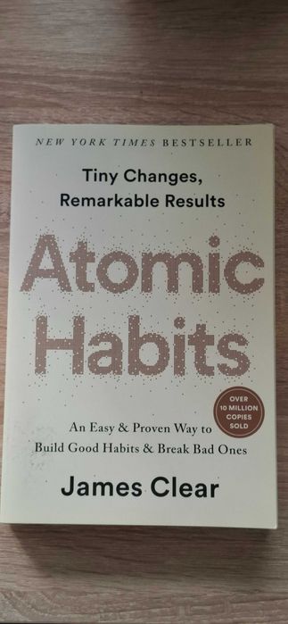 Atomic Habits – James Clear (на английски)