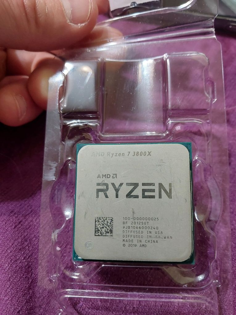 Процесор Ryzen 7 3800X , 8-ядрен,  16-треда