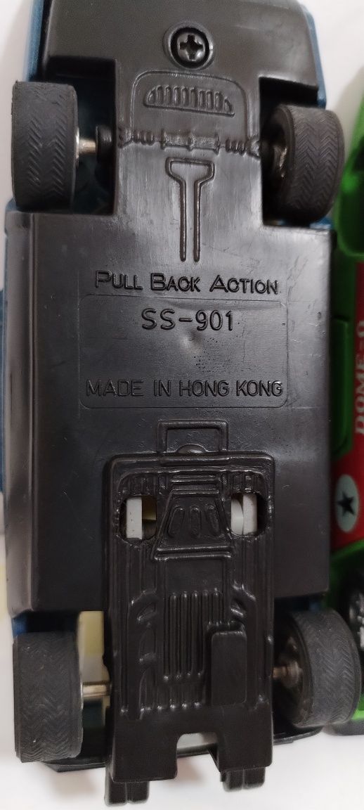 2 machete metalice made în Hong kong