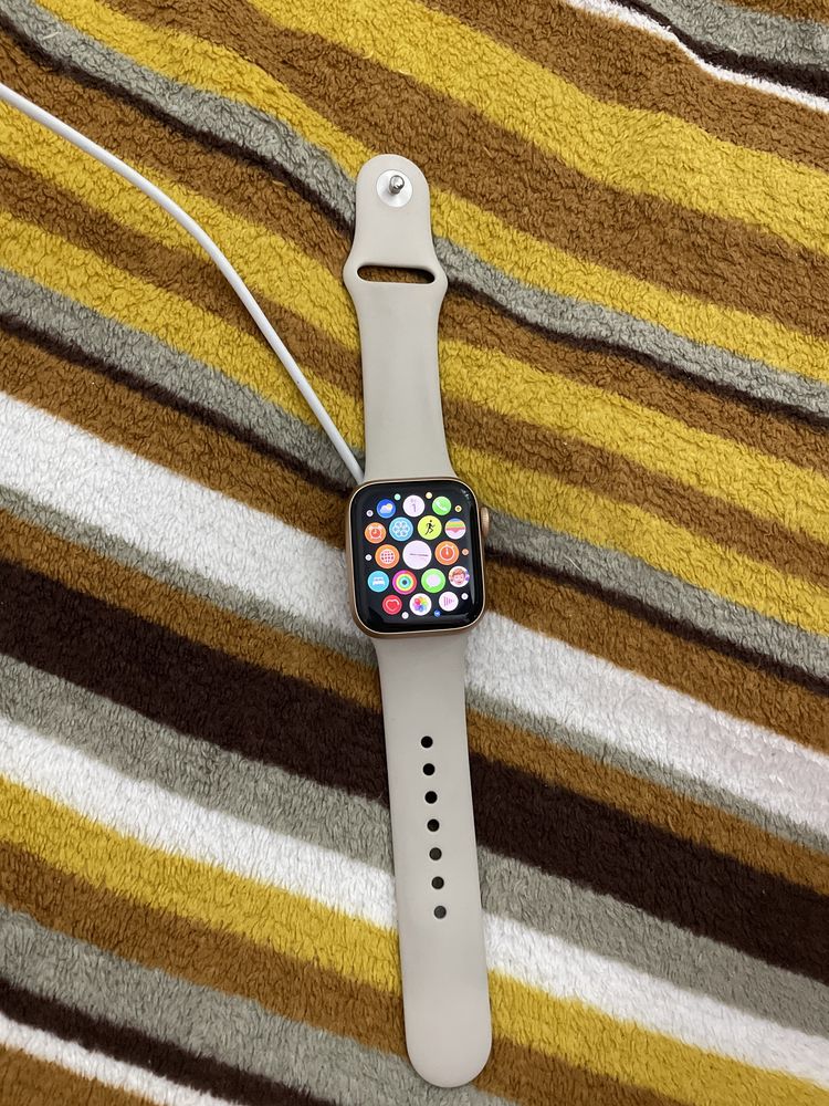 Apple Watch SE 40 мм