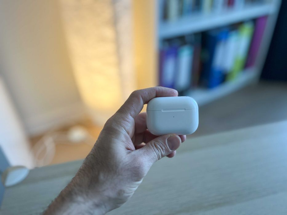 OРИГИНАЛНИ AirPods Pro 2 с гаранция от iStyle и документ за покупка