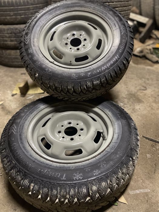 Резина 13 новая все шипы на месте