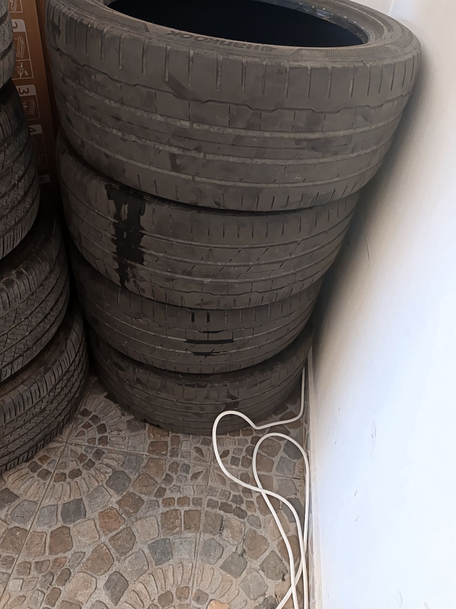Продавам Гуми 245/45/19