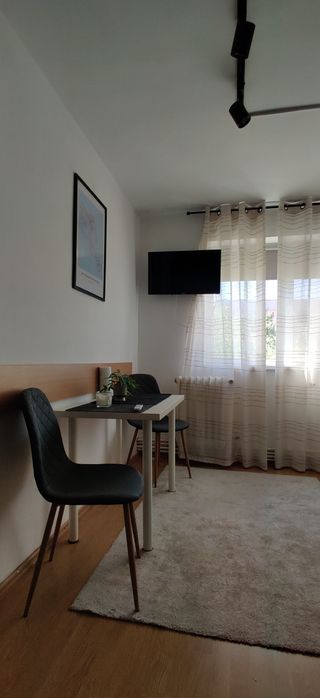 Închiriez ap. 2 camere, zona Policlinica