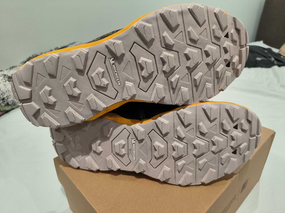 Продавам маратонки Mizuno №43, тъмносини. Топ състояние.