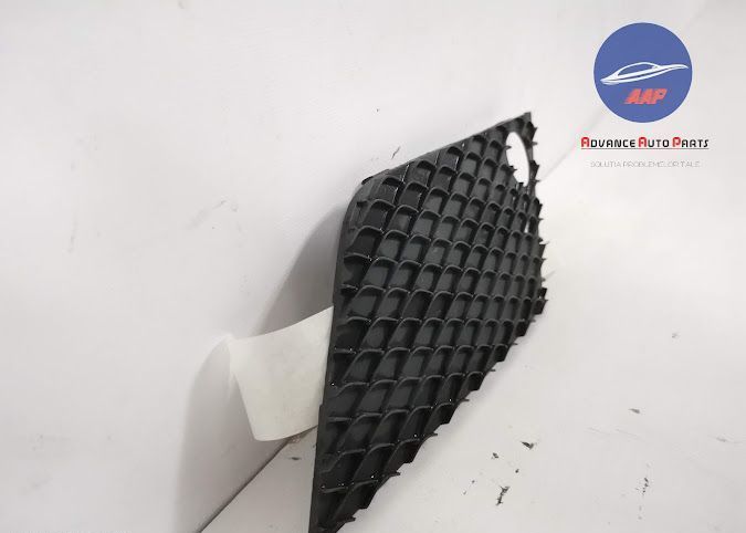 Оригинален Горен Десен Орнамент за Долна Решетка Mercedes-Benz М-Клас