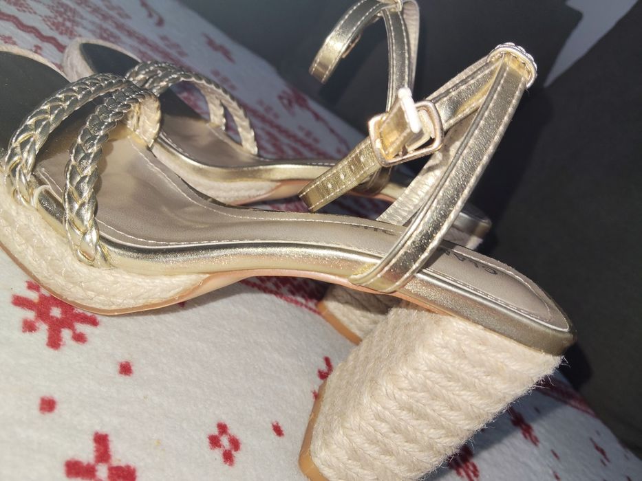 Sandale ocazie aurii