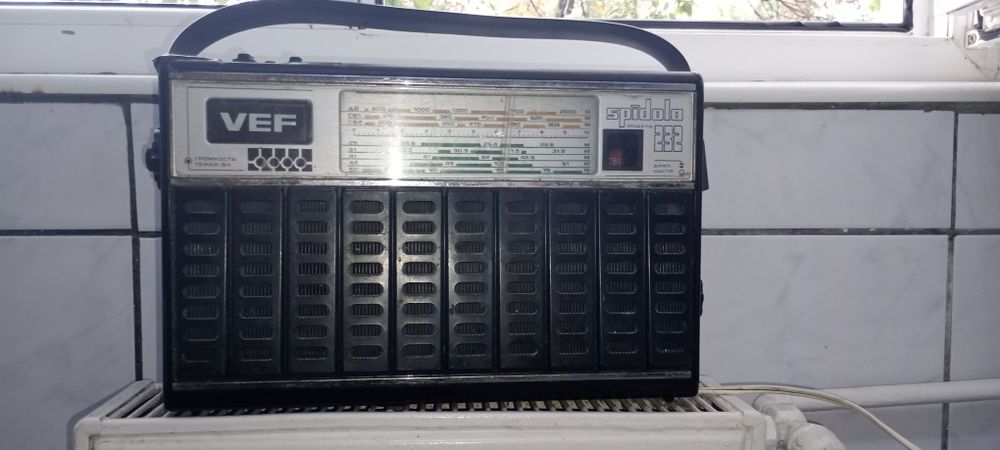 Vând radio Vef Spidala 232