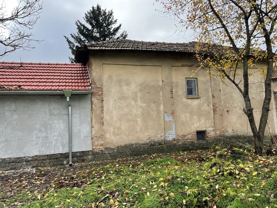 Продавам къща на село