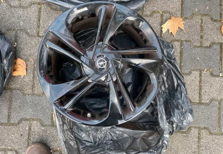 Opel Corsa E джанти 5X100 17-ки ET44 +TPMS