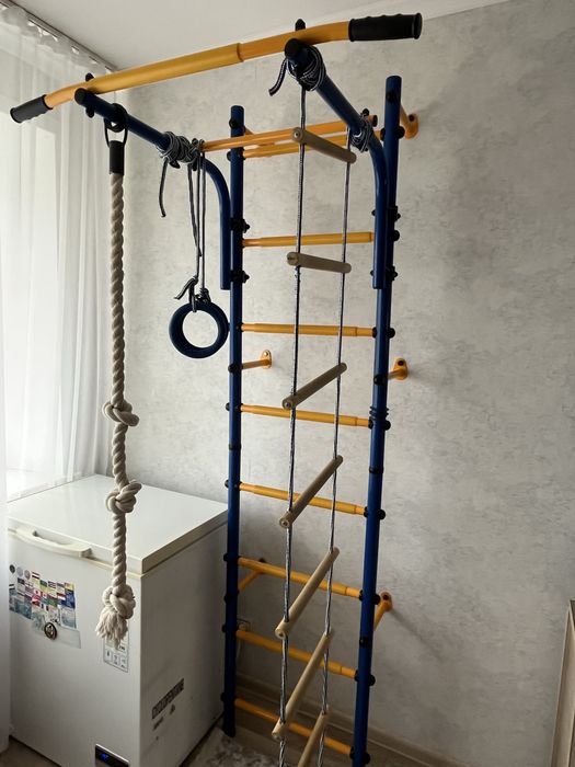 Продам спортивную стенку