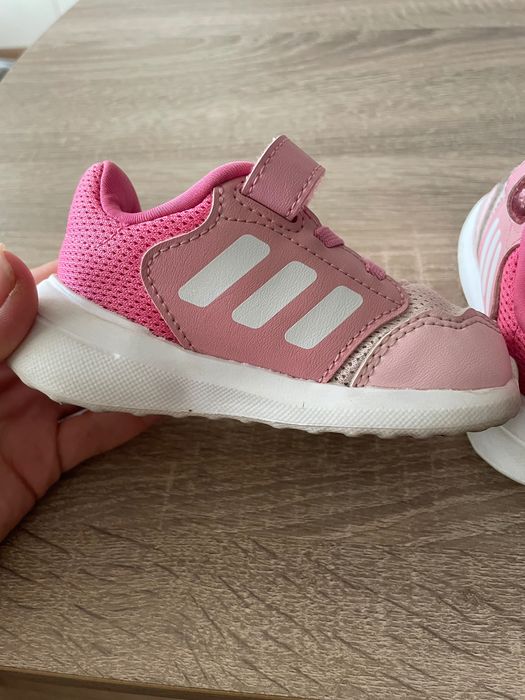 Маратонки адидас