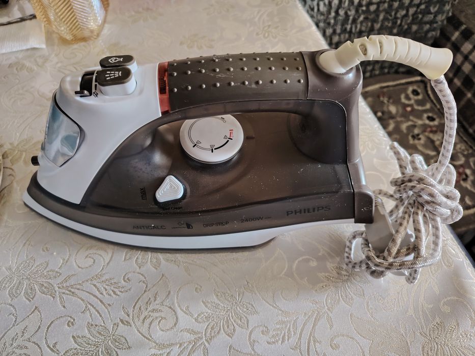 Утюг  PHILIPS с паром.