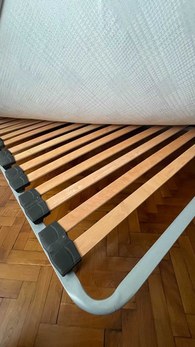 Спалня 180/200 (подматрачна рамка с крака + матрак + топ матрак)