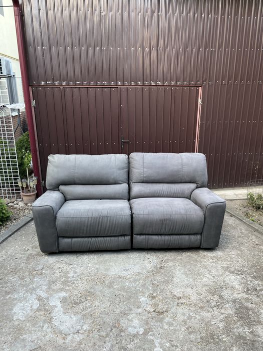 Vând Colțar Recliner, Acționat Electric, Model Deosebit și Modern