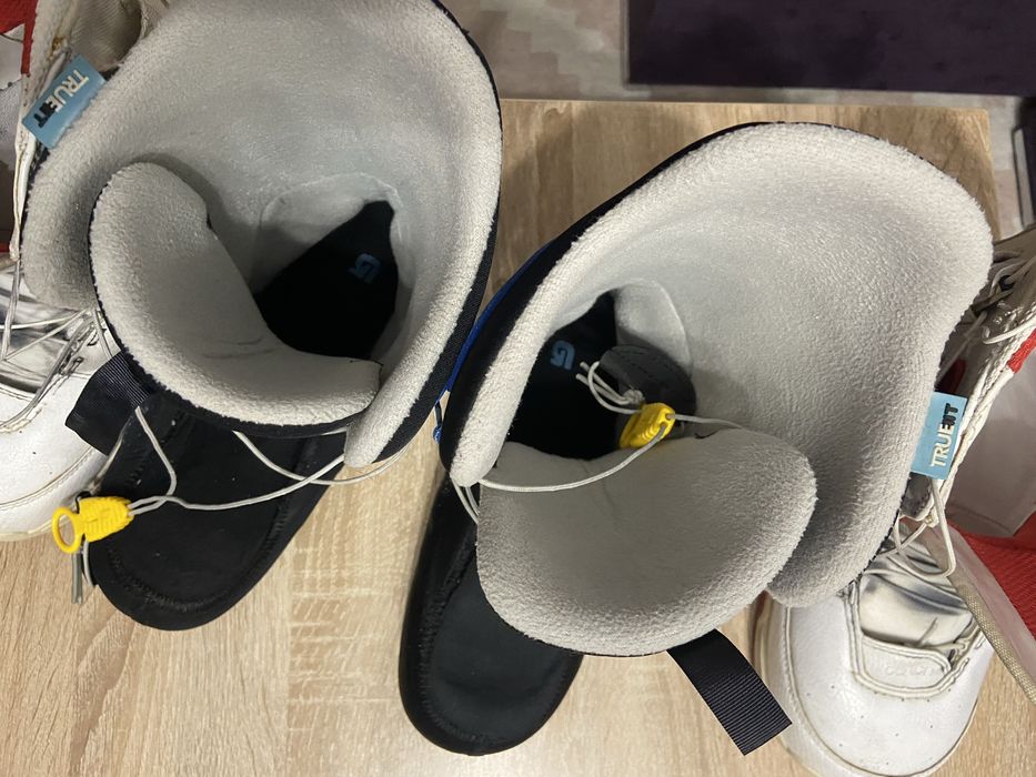 Boots Burton, 40,5 (8.5), womans mint