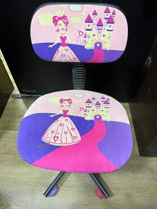 Salon uchun stullar toplami