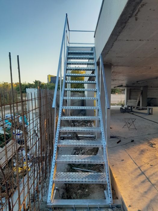 Scări metalice galvanizate la orice demisiune asiguram transport ori u