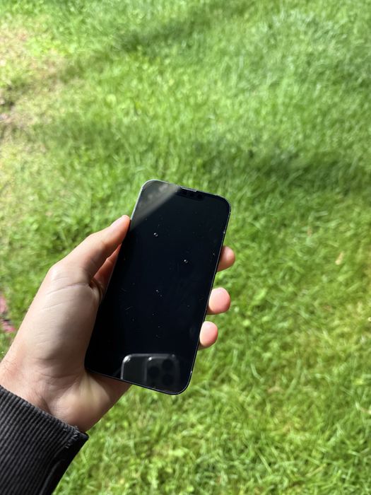 Vand iPhone 14 negru 87% bateria sau schimb