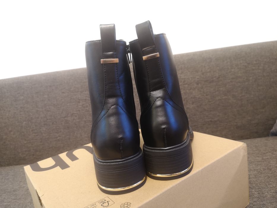 Ghete cu șiret căptușite