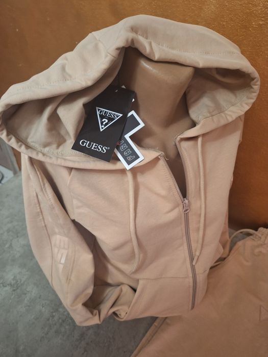 Trening dama Guess