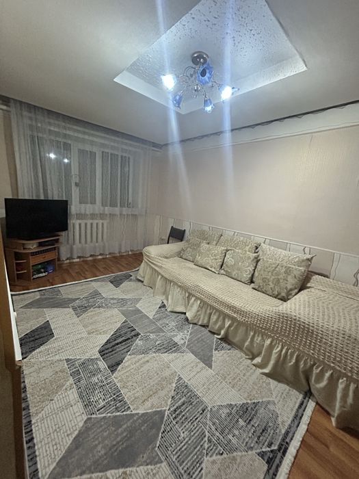 Продается диван с креслами и пуфиком