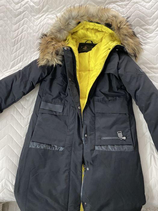 Продам длинный пуховик с натуральным мехом