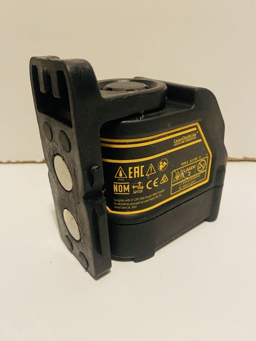 Laser dewalt DCE 088  putin fisurat