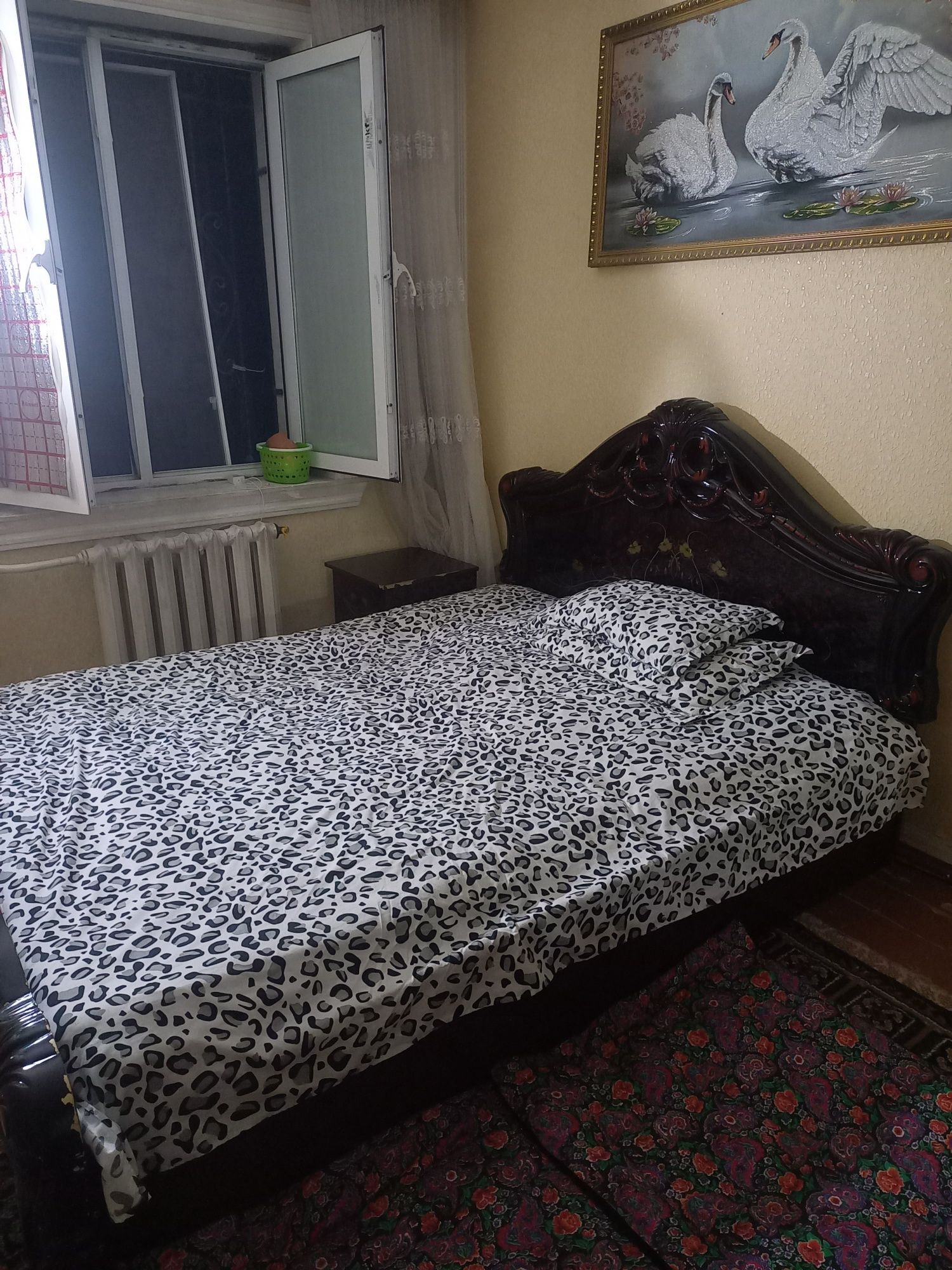 Спальная кровать. Мебель.
