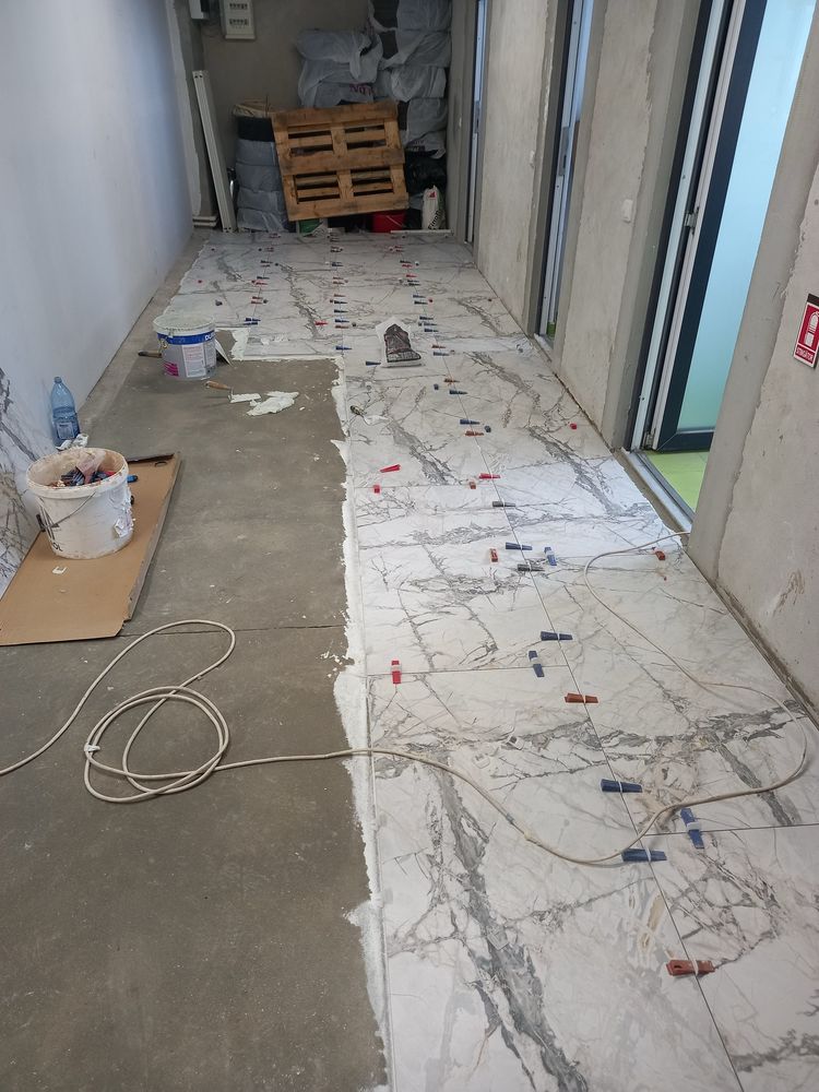 Renovări apartamente.gresie.faianța.parchet.zugrăveli.tencuieli.șape