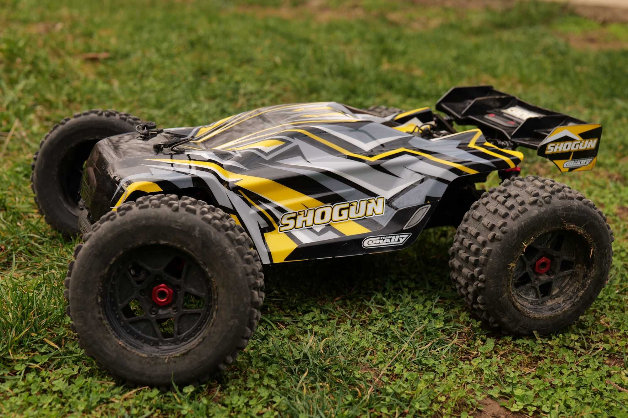 Team Corally Shogun truggy 6s 1/8 пълен комплект + части